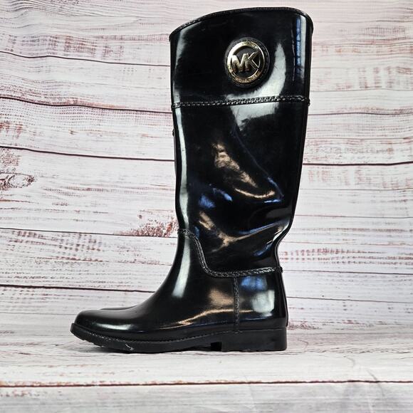 Michael KORS Rain Boots Iconic Logo Charm Sz 7 Pull on Rubber Waterproof Outdoor - Picture 2 of 9